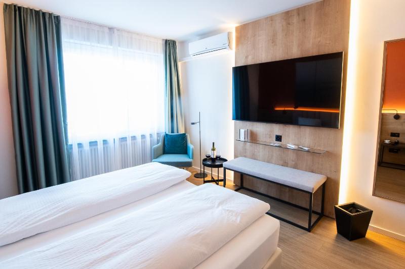 Easy Double Room image 3