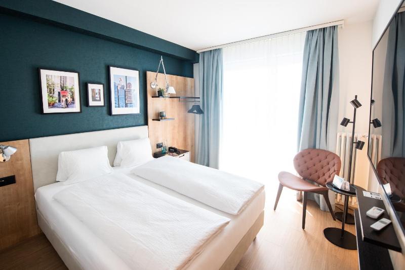 Easy Double Room with Balcony image 1
