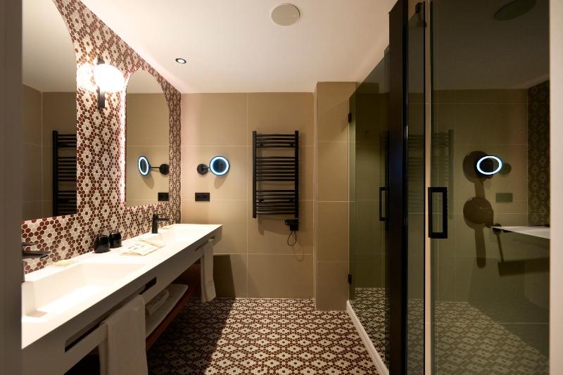 Suite with Private Pool image 2