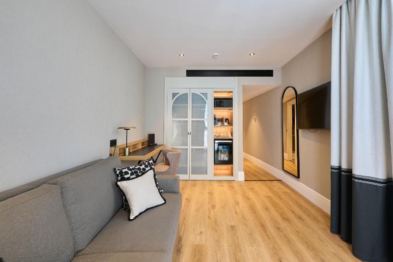 Suite with Private Pool image 3