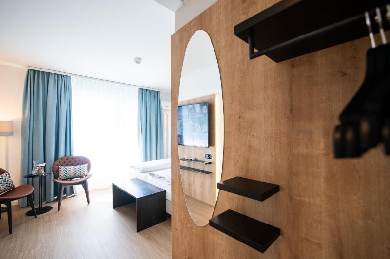 Comfort Double Room with Balcony image 3