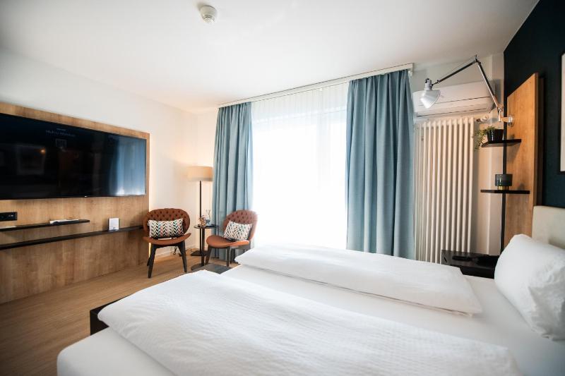 Comfort Double Room with Balcony image 1
