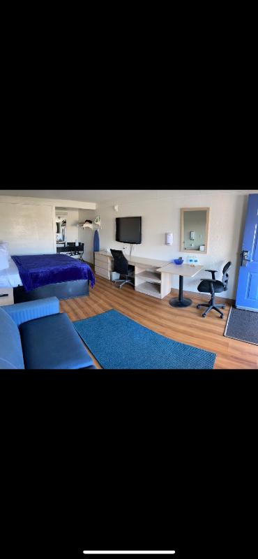 King Room - Non-Smoking image 2