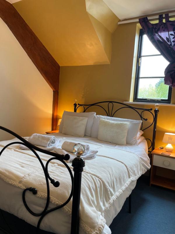 Double Room with Private Bathroom image 3