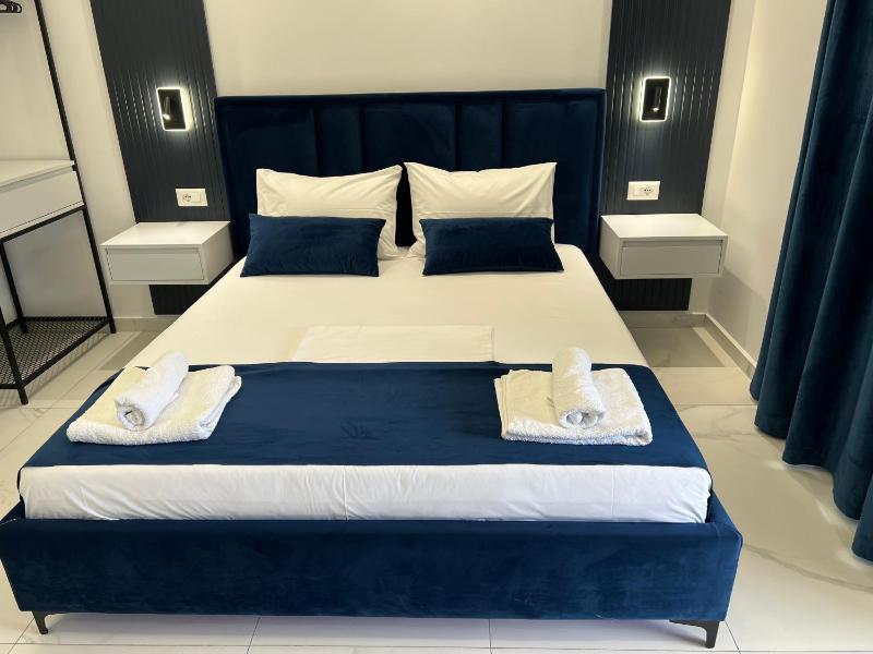 Standard Triple Room with Sea View image 1