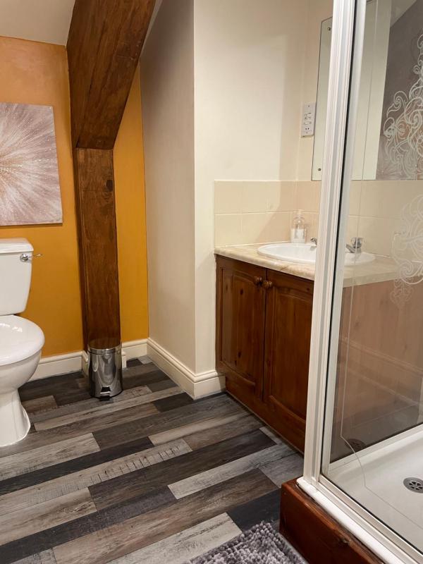 Twin Room Ensuite image 3