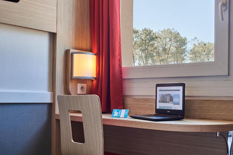 Triple Room (1 Double Bed + 1 Single Bed) image 4