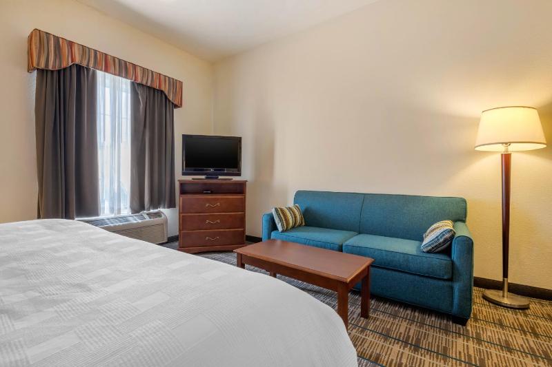 King Room with Roll-In Shower - Accessible/Non-Smoking image 4