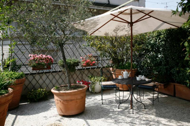 Double Room with Terrace image 3