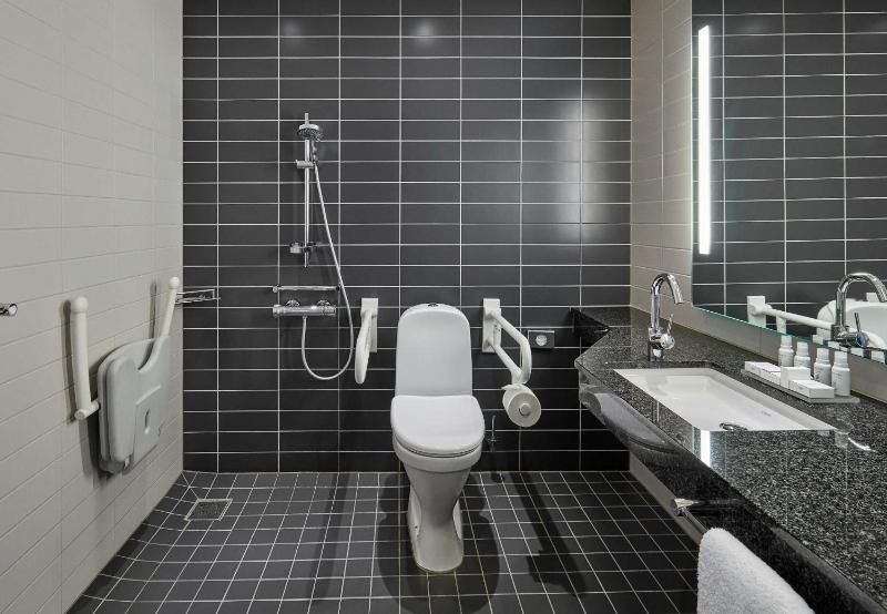 Standard King Room - Accessible image 3