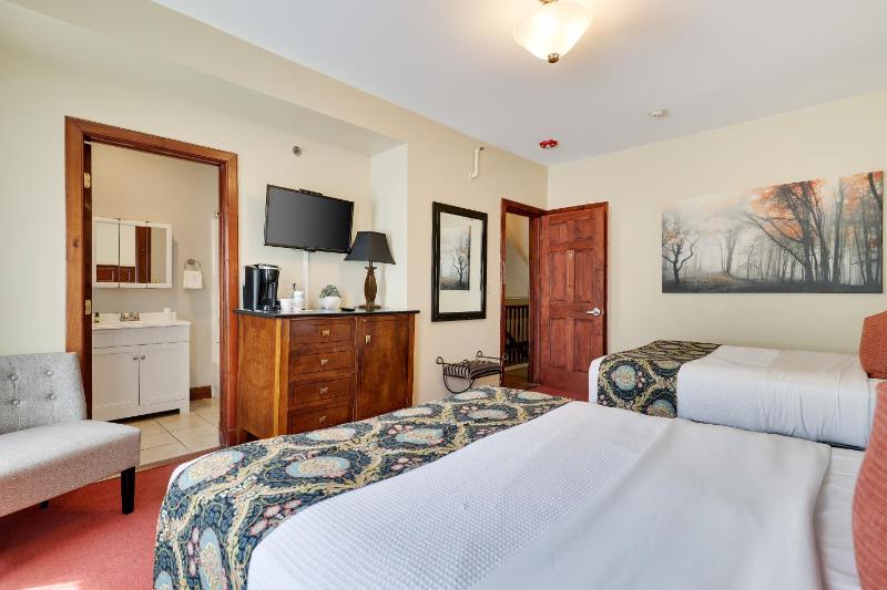 Double or Twin Room image 2