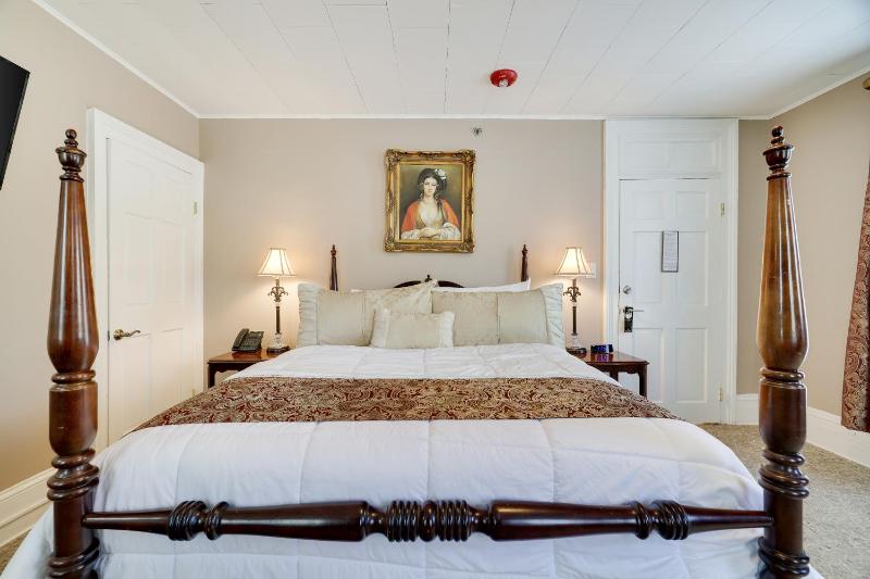 Standard Single Room image 3