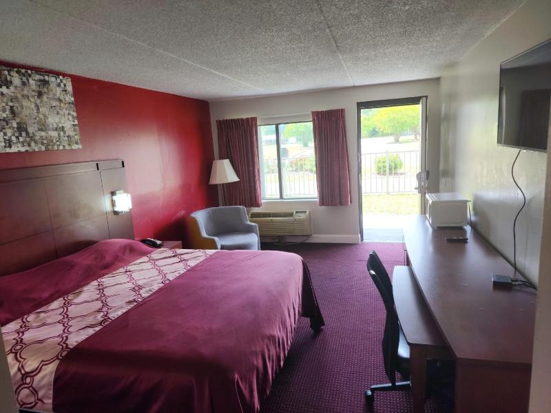 King Room image 3