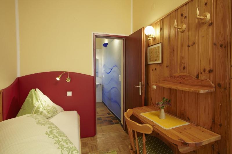 Single Room image 4