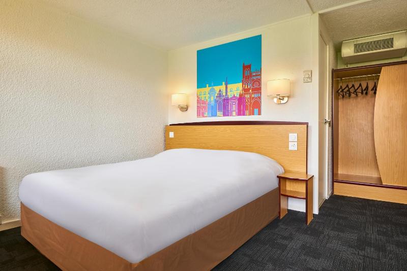 Double Room image 4