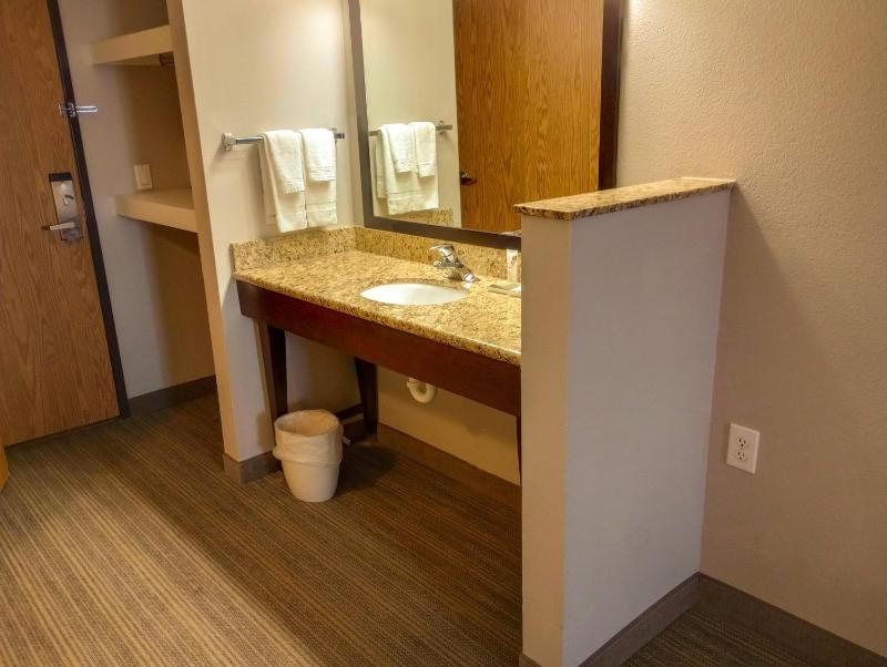 Country Inn & Suites by Radisson Portland International Airport OR - image 15