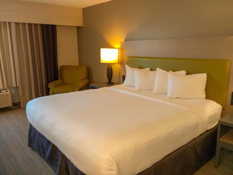 Country Inn & Suites by Radisson Portland International Airport OR - image 30