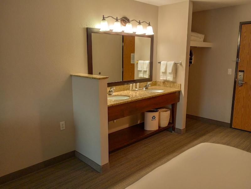 Premium Queen Room with Two Queen Beds - Non-Smoking image 2