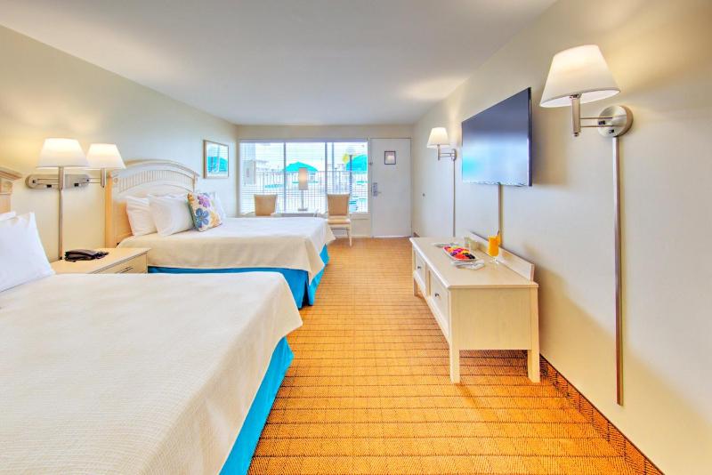 Double Room with Pool View image 2