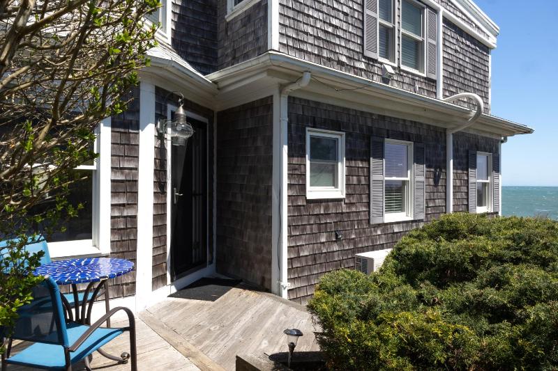 Deluxe Studio with Partial Ocean View and Terrace image 2