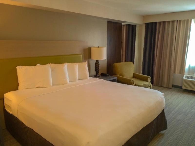 Country Inn & Suites by Radisson Portland International Airport OR - image 40