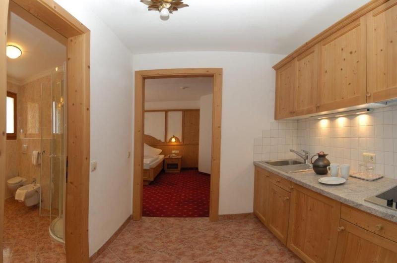 Family Room (2 Adults + 2 Children) image 2