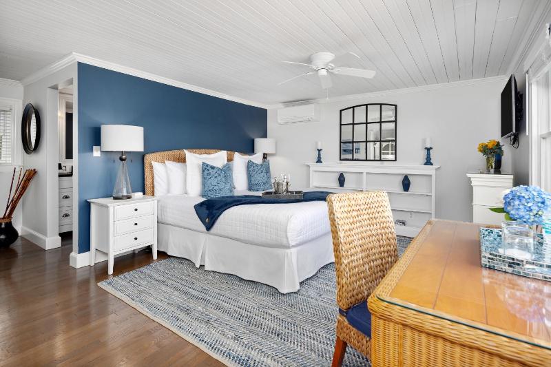 Superior King Room image 4