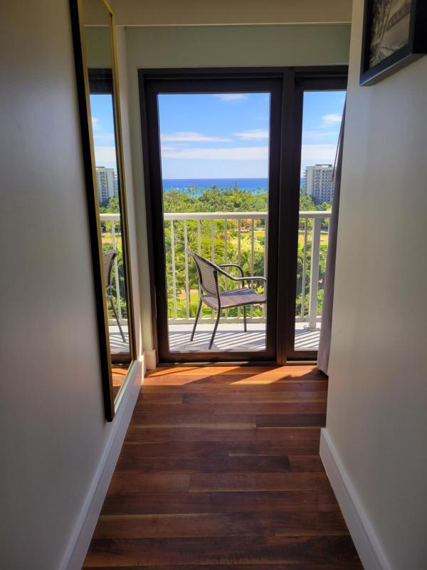 Gold Ocean View King image 3