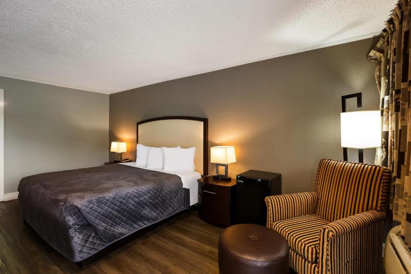 King Room - Disability Access- Non-Smoking image 3