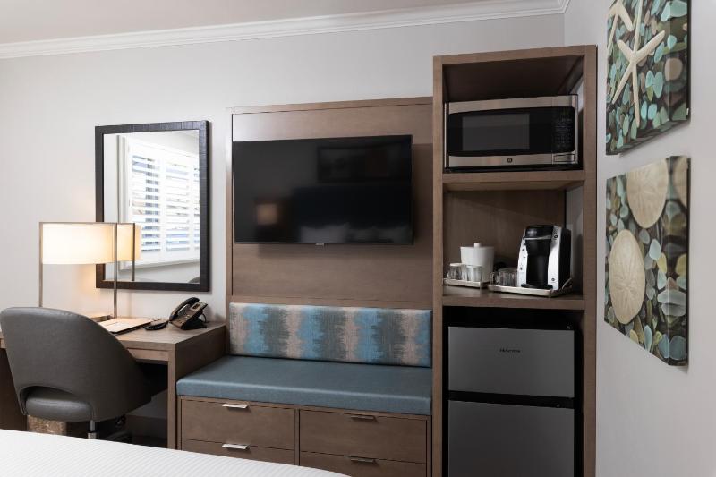 Standard King Room image 4