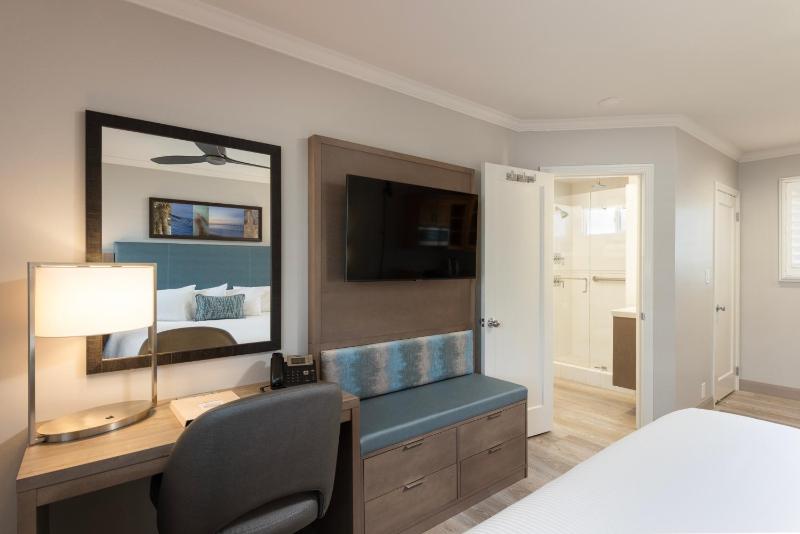 King Room with Kitchenette image 4