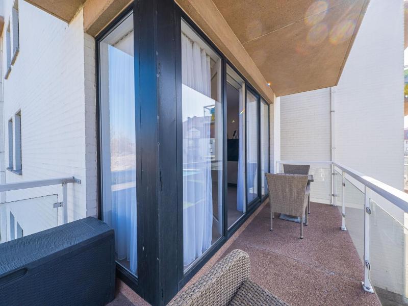 Cosy apartment near the center - image 22