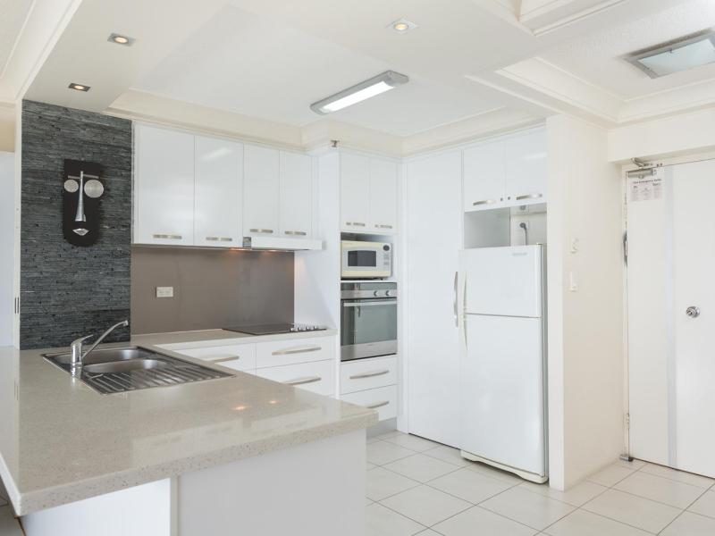 2nd Avenue Apartments - Hosted by Burleigh Letting - image 8
