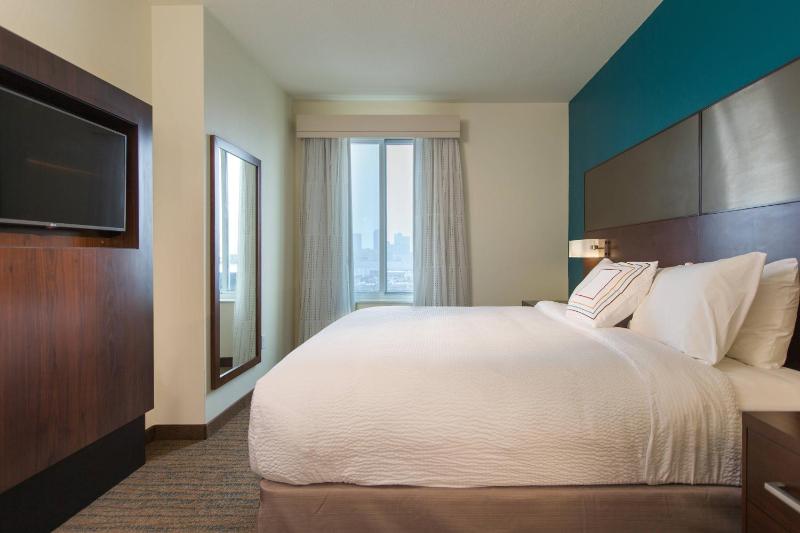 2 Bedroom Suite image 4