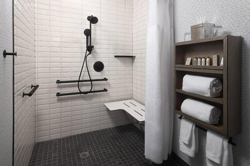 King or Double Room image 2
