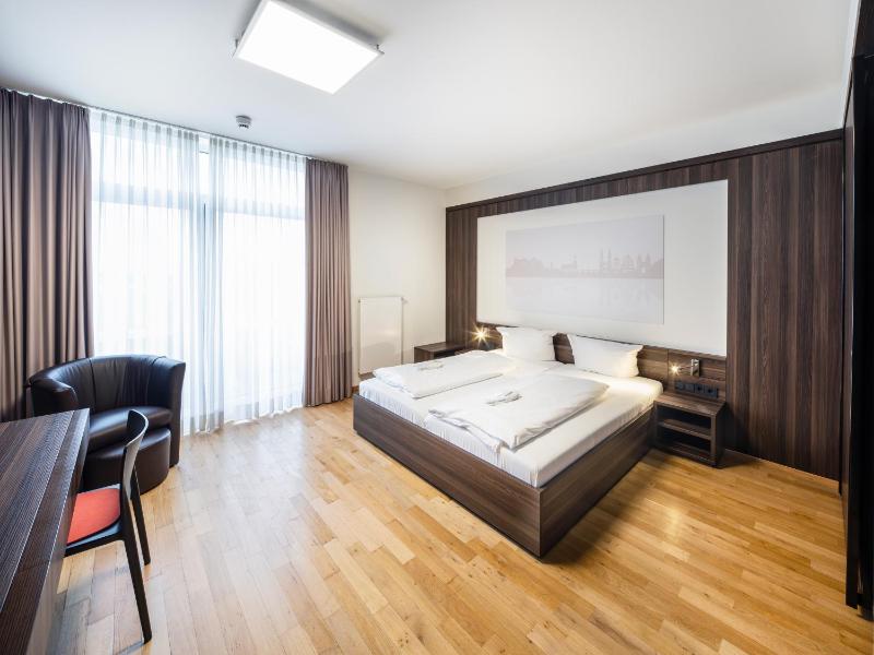 Penthouse Studio image 4