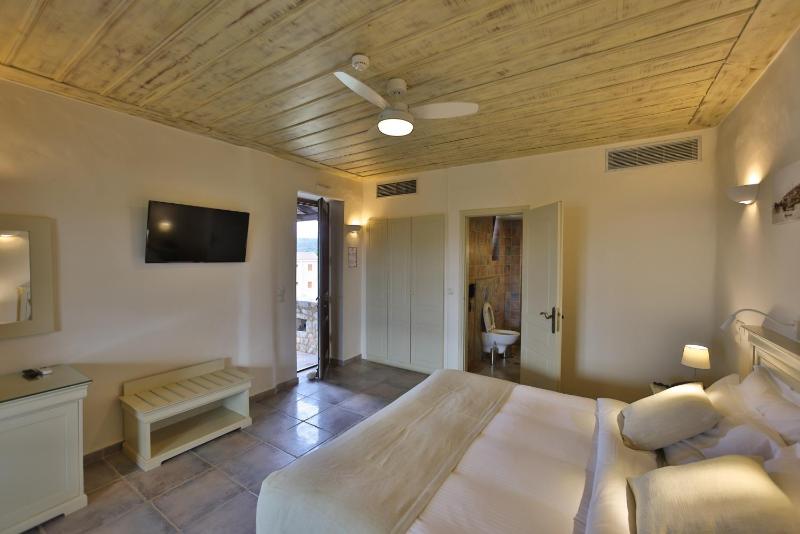 Double or Twin Room image 3