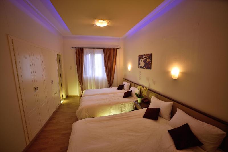 Quadruple Room image 4