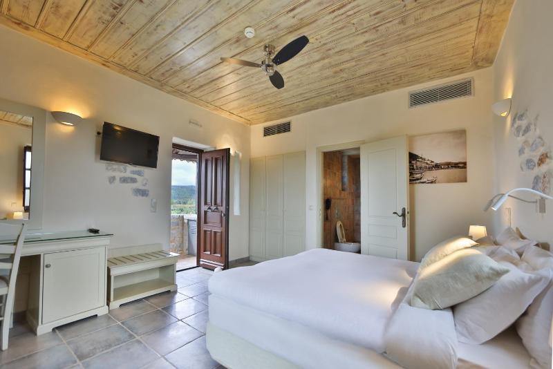 Double or Twin Room with Garden View image 4