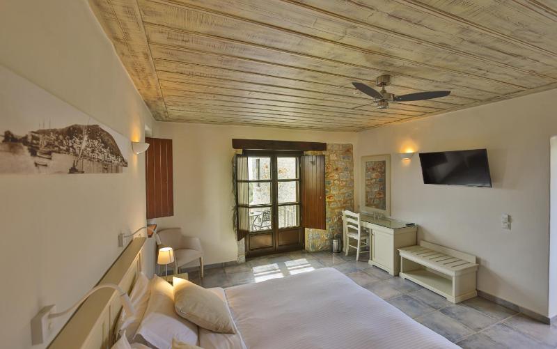 Double or Twin Room with Garden View image 3