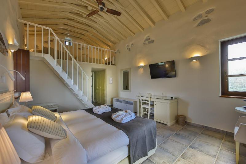 Superior King Room image 2