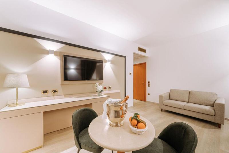 Deluxe Junior Suite image 4