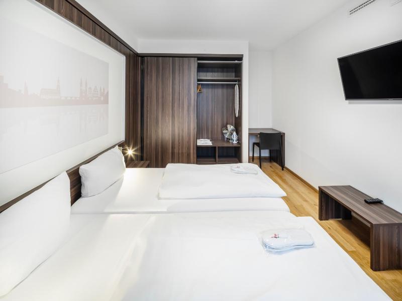 One-Bedroom Apartment image 1