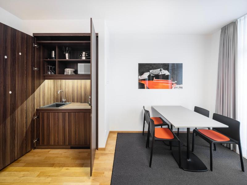 One-Bedroom Apartment image 4