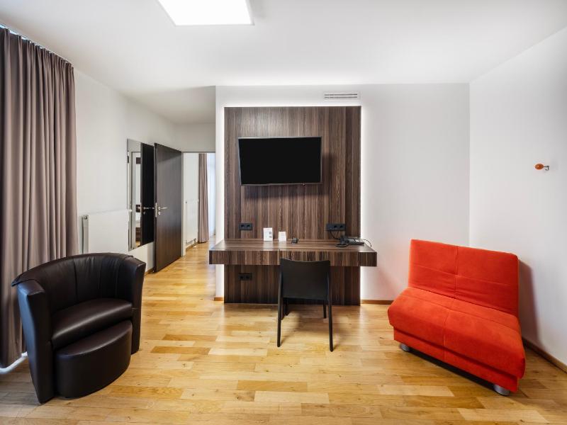 One-Bedroom Apartment image 3