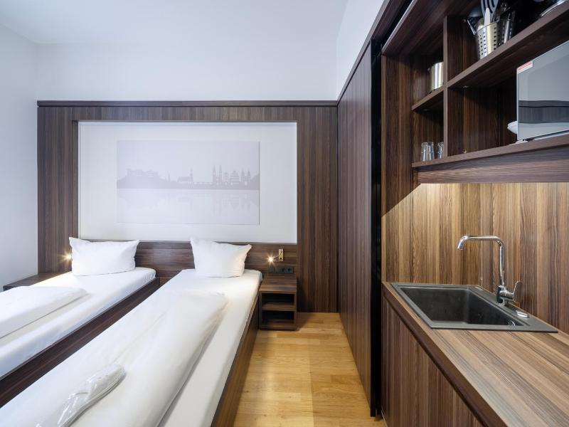 Twin Room image 3
