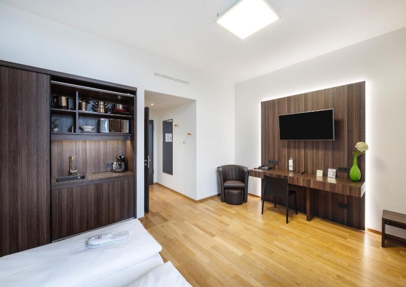 Double Room image 1