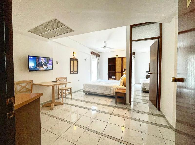 Quadruple Room with Sea View image 1