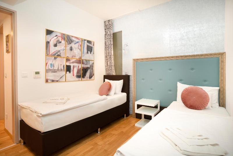 Comfort Quadruple Room image 4