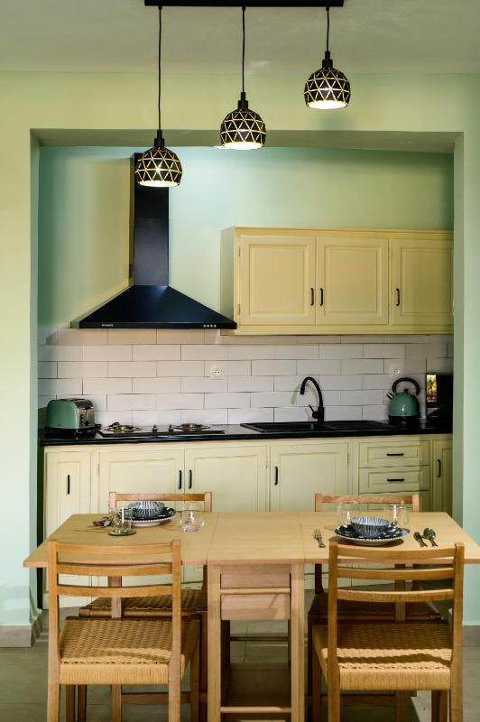 Newly renovated & cozy apartment - image 11
